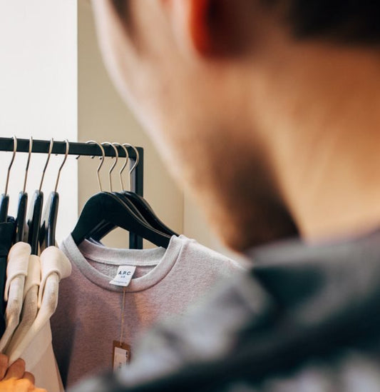 Tシャツのオンス（厚さ）の選び方ガイド｜5.6oz・4.4ozの違いをわかりやすく解説